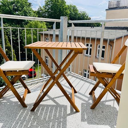 Filmap-Charmant-Modern-Zentral-Balkon-Beamer-Spieletisch غورليتز المظهر الخارجي الصورة