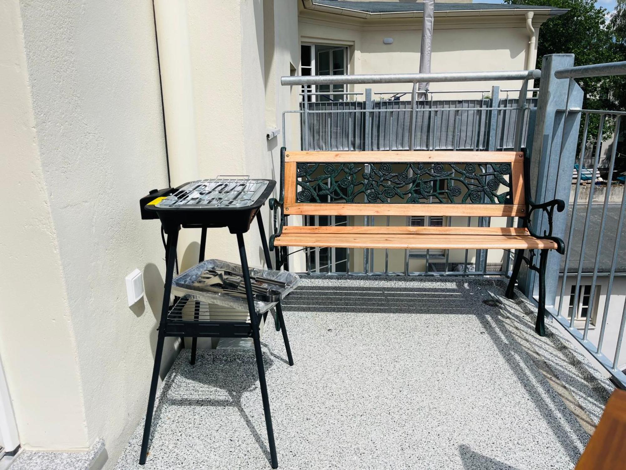 Filmap-Charmant-Modern-Zentral-Balkon-Beamer-Spieletisch غورليتز المظهر الخارجي الصورة