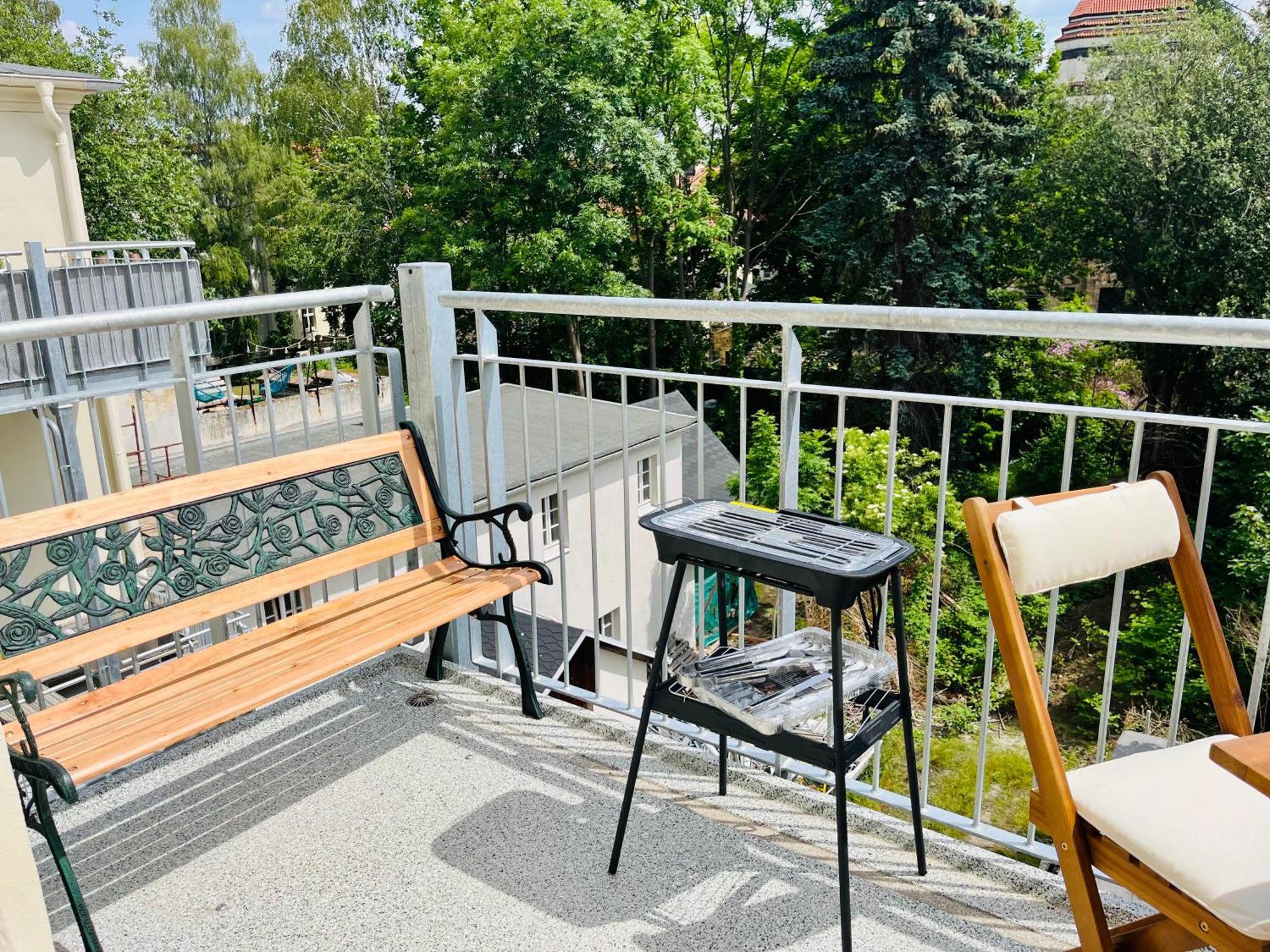 Filmap-Charmant-Modern-Zentral-Balkon-Beamer-Spieletisch غورليتز المظهر الخارجي الصورة